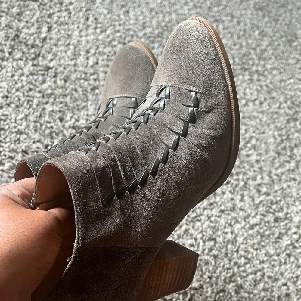 Franco Sarto Destiny gray/brown suede ankle boots size 7